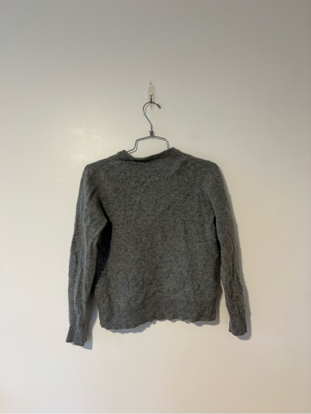 3/$25 Quince Mongolian Cashmere Crewneck Sweater in Grey - Picture 4 of 5